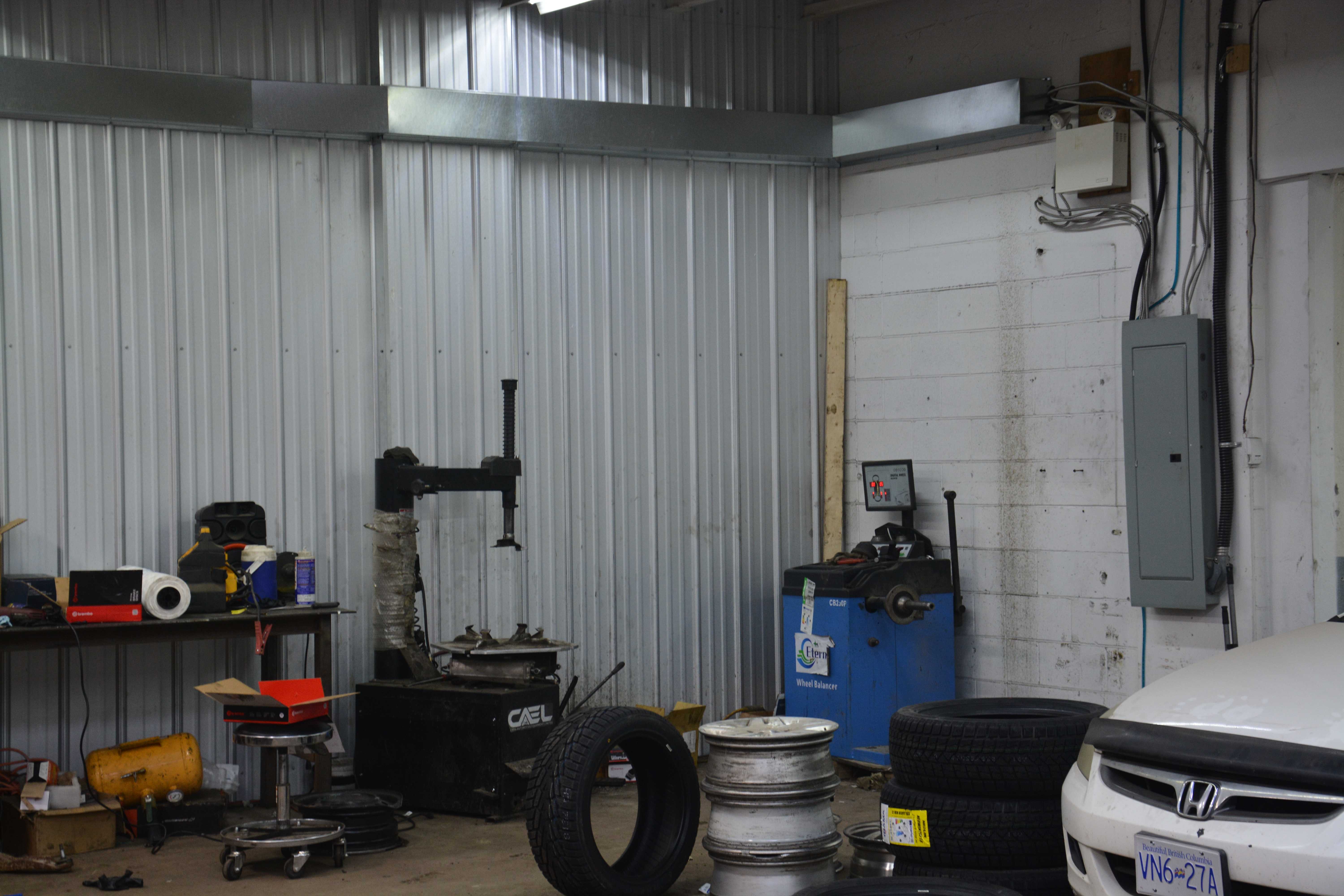 Tire changing equipment and workshop tools